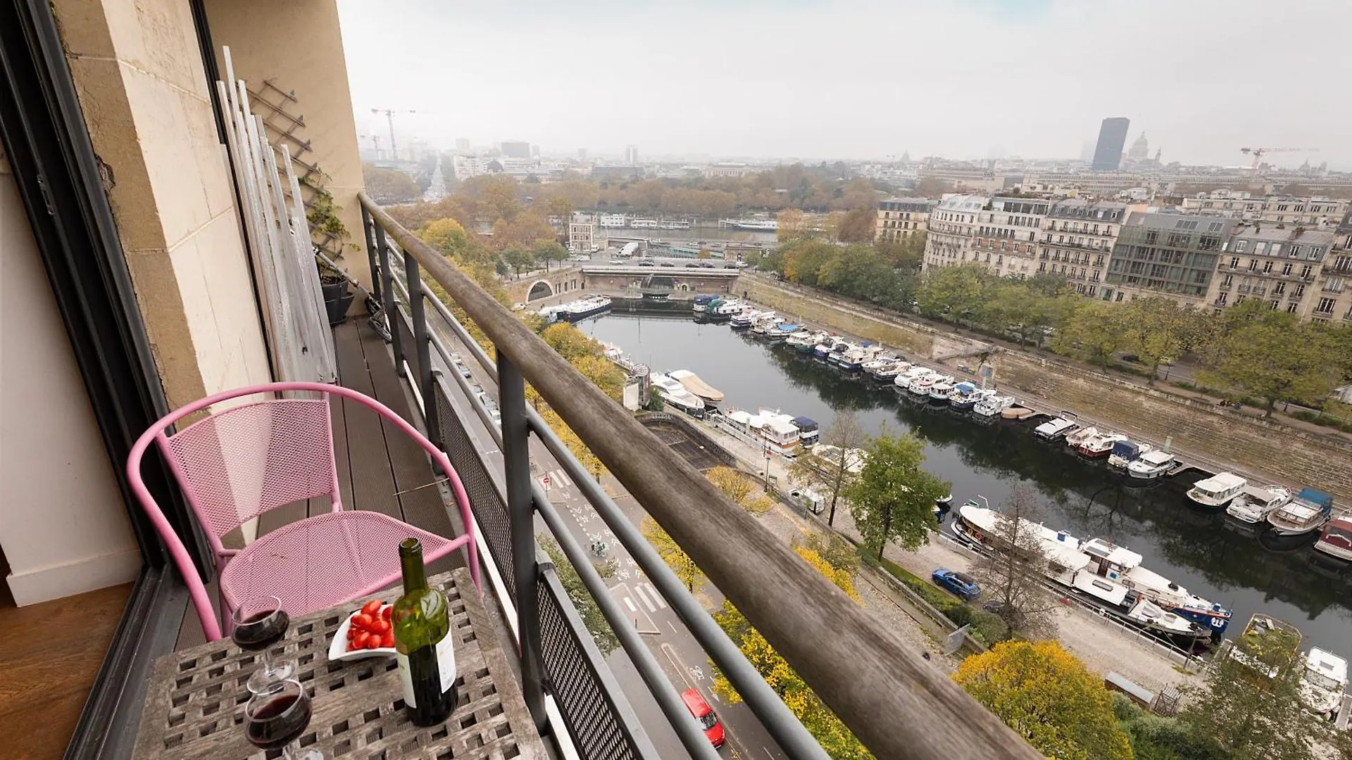 Apartment Floor With Eiffel Tower View And Roof