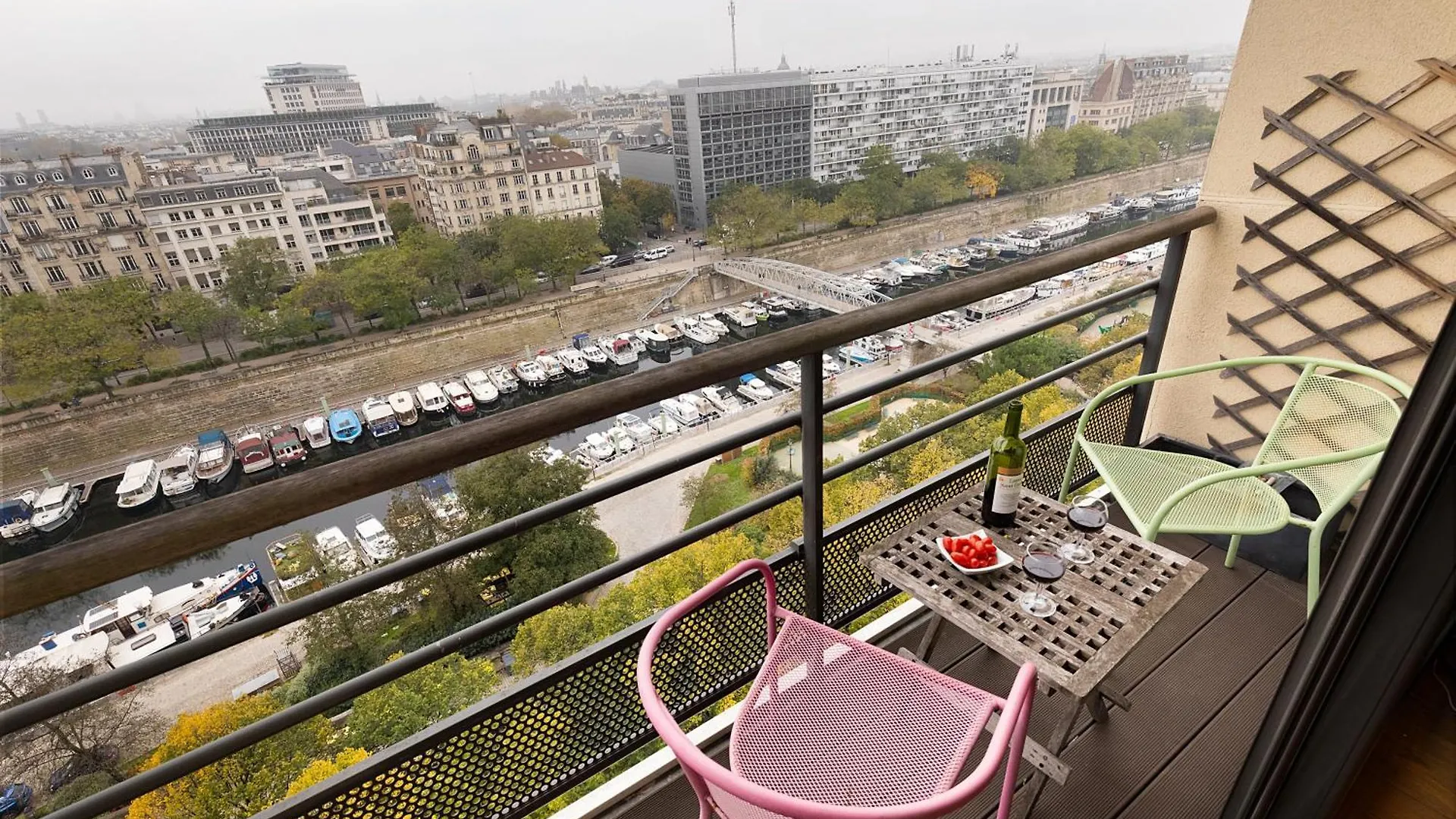 Floor With Eiffel Tower View And Roof Paris