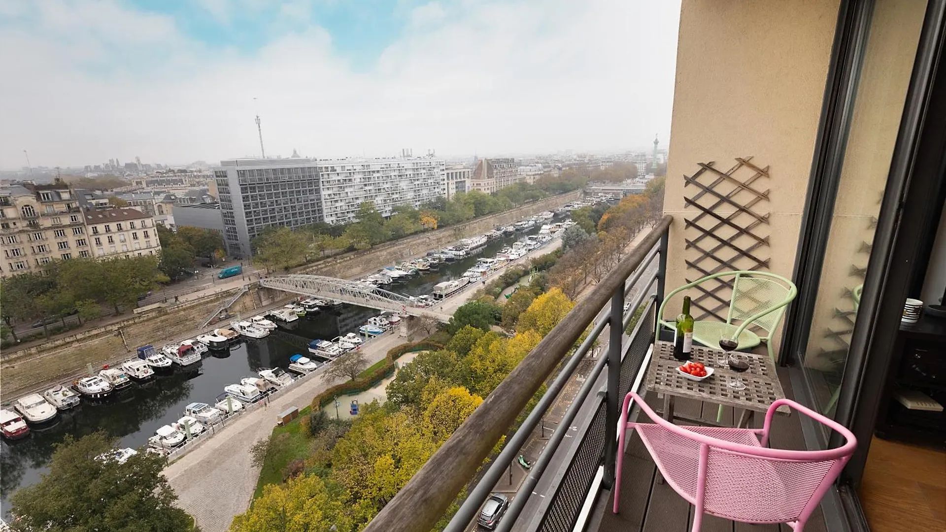 Floor With Eiffel Tower View And Roof Apartment