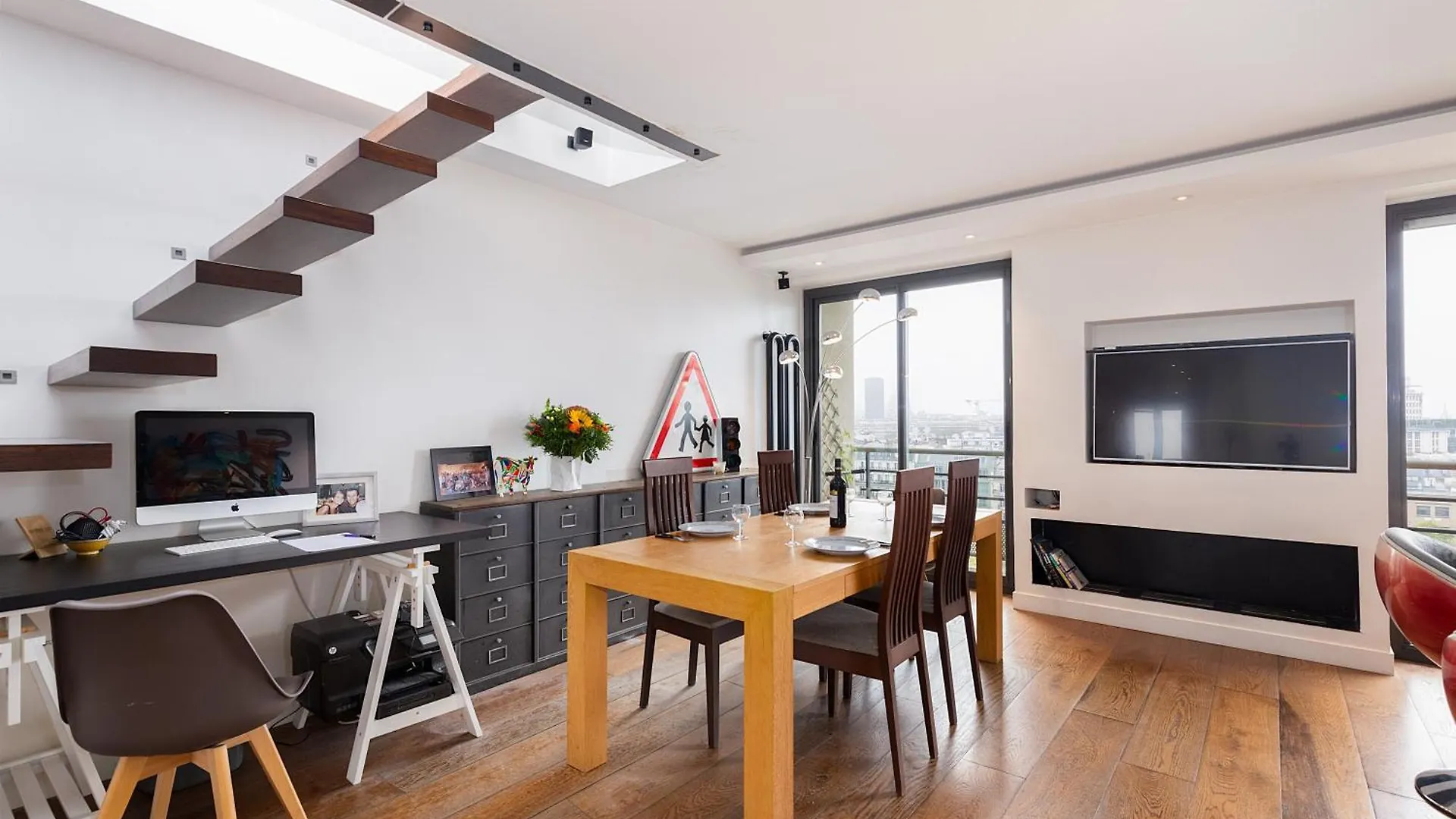 Floor With Eiffel Tower View And Roof Apartment *